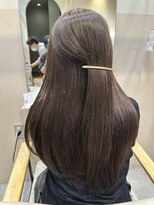 シダ(sida)&nbsp;ストレートでもアクセサリーでおしゃれに！？