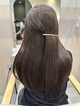 シダ(sida) ストレートでもアクセサリーでおしゃれに！？