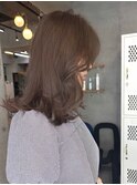 グレージュ・ミディアムレイヤー