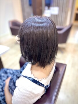 トレセッテ(tre sette) 地毛に近いナチュラルブラウンカラー/ミディアムスタイル