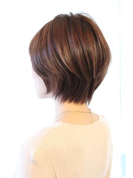 レウナ 外苑前(Reuna) ３０代・４０代に人気シルエットが綺麗なショートスタイル