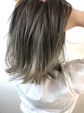 ノア(NOA by KENJE) バレイヤージュ　グレー .