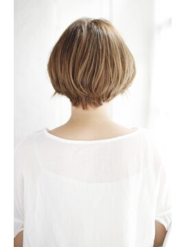 ミラー プラス エヌ(MIRROR+n) 20代30代40代　透明感・かき上げ大人ボブ【宝塚】