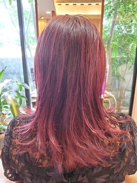 バグスドゥア(Bagus dua) 大人の色気レッドセミロング