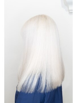 オブヘアーギンザ(Of HAIR GINZA) 夢かわいいぱつっとミディ×透明感ホワイトブリーチ