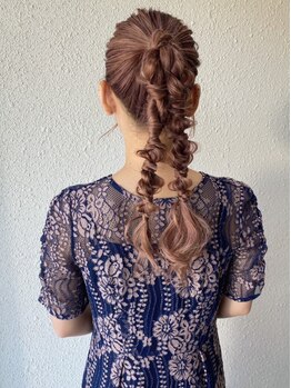 キュー(que)の写真/お呼ばれヘアや結婚式の２次会に…ナチュラルなアレンジで、普段の自分とは違うあなたを演出