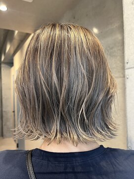 ペム(pem) シルバーベージュ切りっぱなしボブ