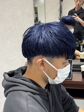 #メンズマッシュ　#ブリーチカラー　#シアーブルー