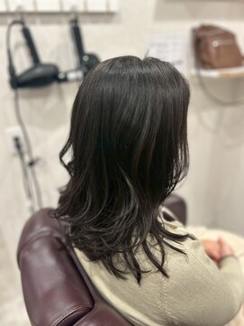 ふんわり軽さを引き出すレイヤーカット