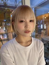 クティエ(Cuthie) 金髪/ウルフショート/触覚/20代/ブリーチ/ハイトーンショート