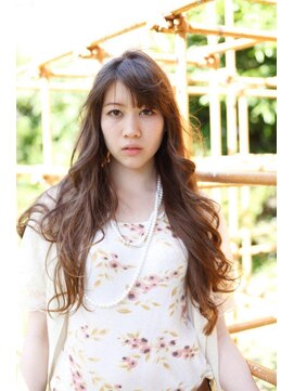 ブーケ(BOUQUET) 柔らかい雰囲気の外国人風ロングパーマスタイルです。