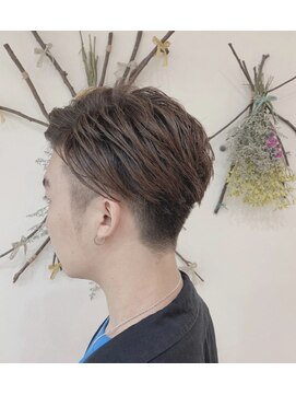 フーガ 新越谷蒲生店(fuuga) トップ長めのフェードカット