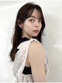 ぱらっと後れ毛が可愛いレイヤーヘア