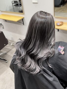 リグ 横浜(Lig.) バレイヤージュ/ホワイトシルバー/ケアブリーチ/シャドウルーツ