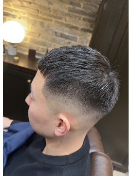 ミリオンバックス 御徒町店(Million Backs) クロップ/フェード/ショート<理容室>[メンズ/眉毛/バーバー]