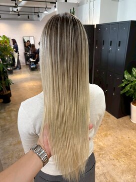 メリー オオサカ(Merly Osaka) ストレートでも可愛いバレイヤージュ