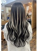 ハイライトの暗髪ロング