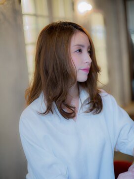 アメリエギャルソン 岩槻店(amelie et garcon) 大人可愛いベージュカラー