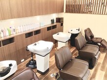 アンブル ヘアデザインアンドヒーリング 喜多町店(Amble hair design&healing)の雰囲気（シャンプー＆ヘッドスパスペース　ゆったりとベットの様な寝心地）