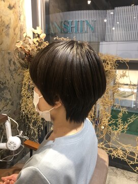 ジュエ (jouer) 大人小顔ショート30代40代50代ショートカットアッシュオリーブ