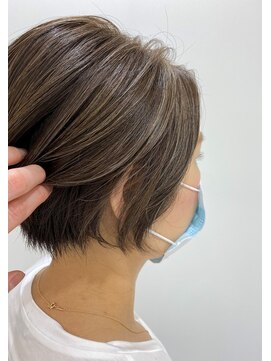 ビサイドヘア(beside hair) 大人ショートボブハイライトカラー