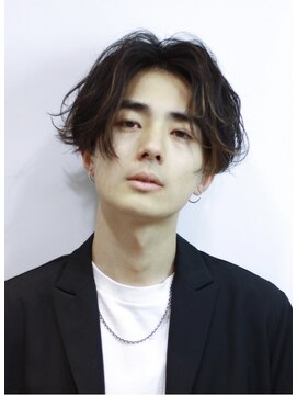 ゼンコー アオヤマ(ZENKO Aoyama) 黒髪×センターパート×無造作ウェーブ[表参道/青山/表参道駅]