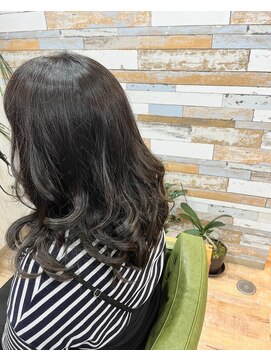 ハウオリ ヘアーワークス(Hauoli hair works) オリーブ×ジェイド、涼しげ寒色カラー