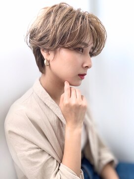 ワンバイジエクト 梅田 似合わせショート/細めハイライト/くすみベージュ/ショートボブ