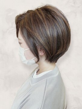 イロ バイ マグ(IRO by Mag) 大人ショートヘアハイライト×夏カラーで涼しげ小顔カット