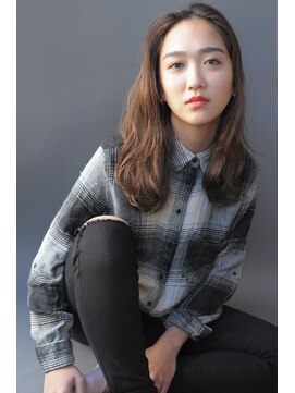 トリッカ 代官山(tricca) センターパートのラフウェーブロング