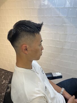 メリケンバーバーショップ フクオカ(MERICAN BARBERSHOP FUK) かき上げヘアショートレイアーくせ毛風パーマコンマヘア52