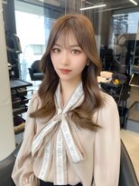 韓国ヘア くびれヘア レイヤーカット 明るめベージュ 顔周り