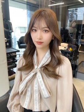 アリュウル 表参道(ALLURE) 韓国ヘア くびれヘア レイヤーカット 明るめベージュ 顔周り