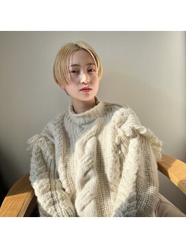 ジジ 代々木(Gigi) 【Gigi】外ハネボブ セクションカラー ペールベージュ