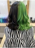 ブラック　ネオングリーン　イメチェン　モードヘア