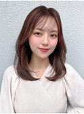 ホワイトグレージュ後れ毛が可愛い顔周りレイヤーミニウルフ