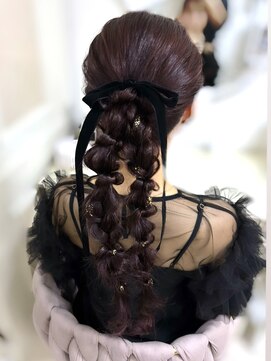 アチーブ エムプラス 茶屋町店(Achieve m +) ツイン編み下ろしポニー