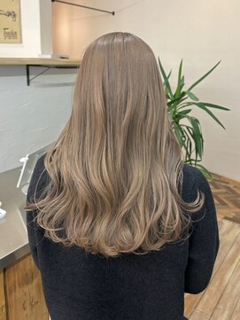 トラッキンアップザパス(TRUCKIN UP THE PATH) 透明感カラー/春カラー/ミルクティーベージュ