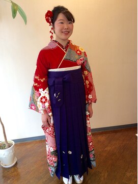 カット イン シルバー モダン袴スタイル