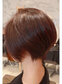 首が綺麗に長く見えるボブスタイル　CALI・田町・三田・CHIAKI
