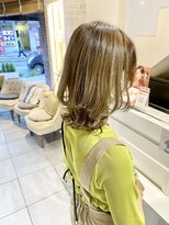 ネオリーブカフ 鶴ヶ峰店(Neolive caff)&nbsp;ミディアムレイヤー　外ハネ　ハイライト　白髪ぼかし