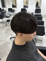 ヒュイル バイ ニアウ(Hwyl by Niau)&nbsp;メンズカットパーマセンターパートニュアンスパーマ刈り上げ