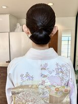 レクタ(recta)&nbsp;【結婚式や二次会にオススメ】艶と品を纏う正統派低めシニヨン