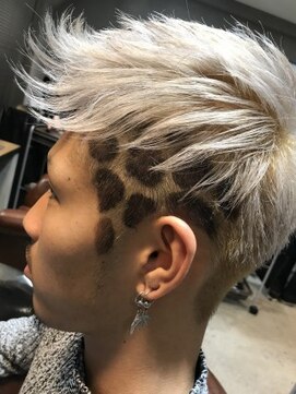 ジーナ(XENA) ヒョウ柄アート