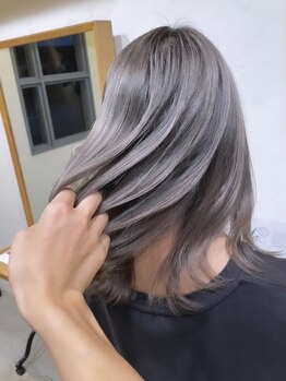 ウルヘアー(ULU hair)の写真/ケアブリーチ使用◇艶感のあるダメージレスで透明度の高いカラーで旬色に♪ハイライトやインナーカラーも◎