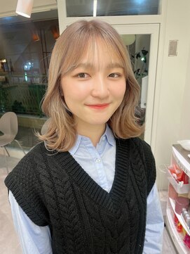 インビテーション(invitation) ミルクティーベージュ ブリーチカラー シースルーぱっつん