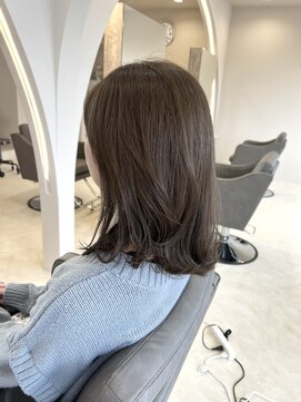 ヨンド(yond) オリーブベージュ外ハネボブ水色顔まわり前髪群馬太田