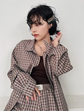 ホロ(hollo) ショートウルフパーマカットプードルパーマ