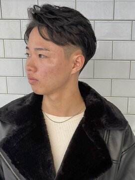 サンディーズバーバーショップ(Sandees) フェザーパーマ刈り上げツーブロックセンターパート