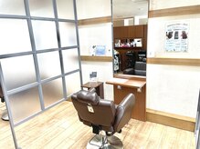 マール(marl)の雰囲気（セット面は半個室もあるのでリラックスして施術を受けられます。）